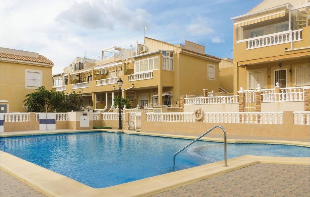 Huge Sunny Villa photo 2